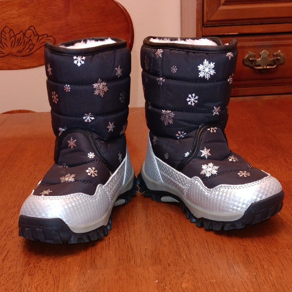 Mishansha Kids Size 27 Snow Boots Black Silver  Snowflake Pattern
